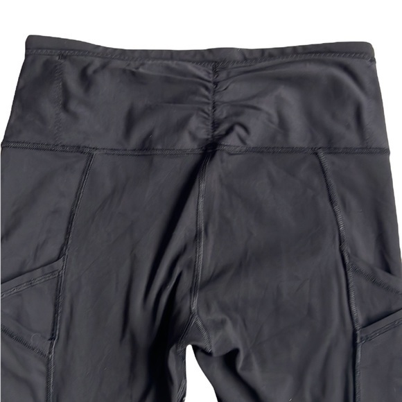 Lululemon Outrun 17" Crop Leggings Black Size 6 - Picture 9 of 13